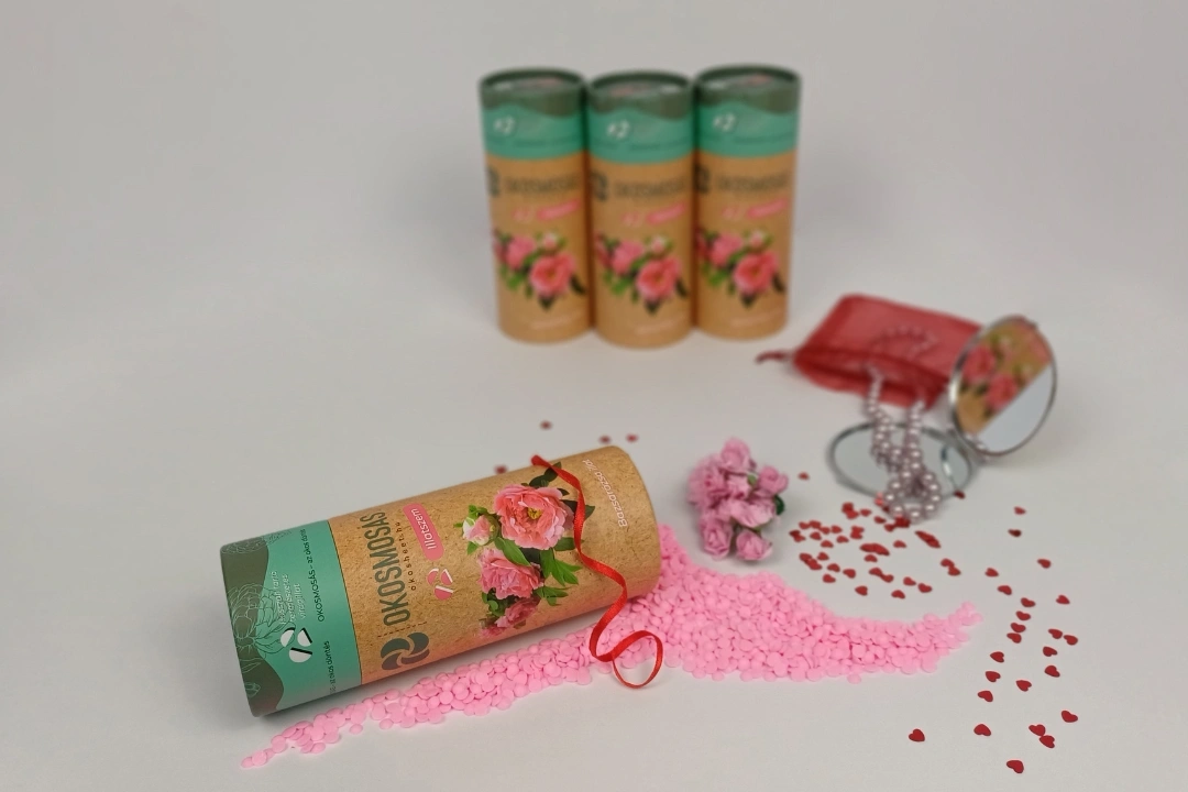 okosmosás bazsarózsa dekorációval